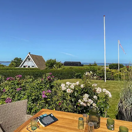 3 Bedroom Amazing In Brenderup Fyn *